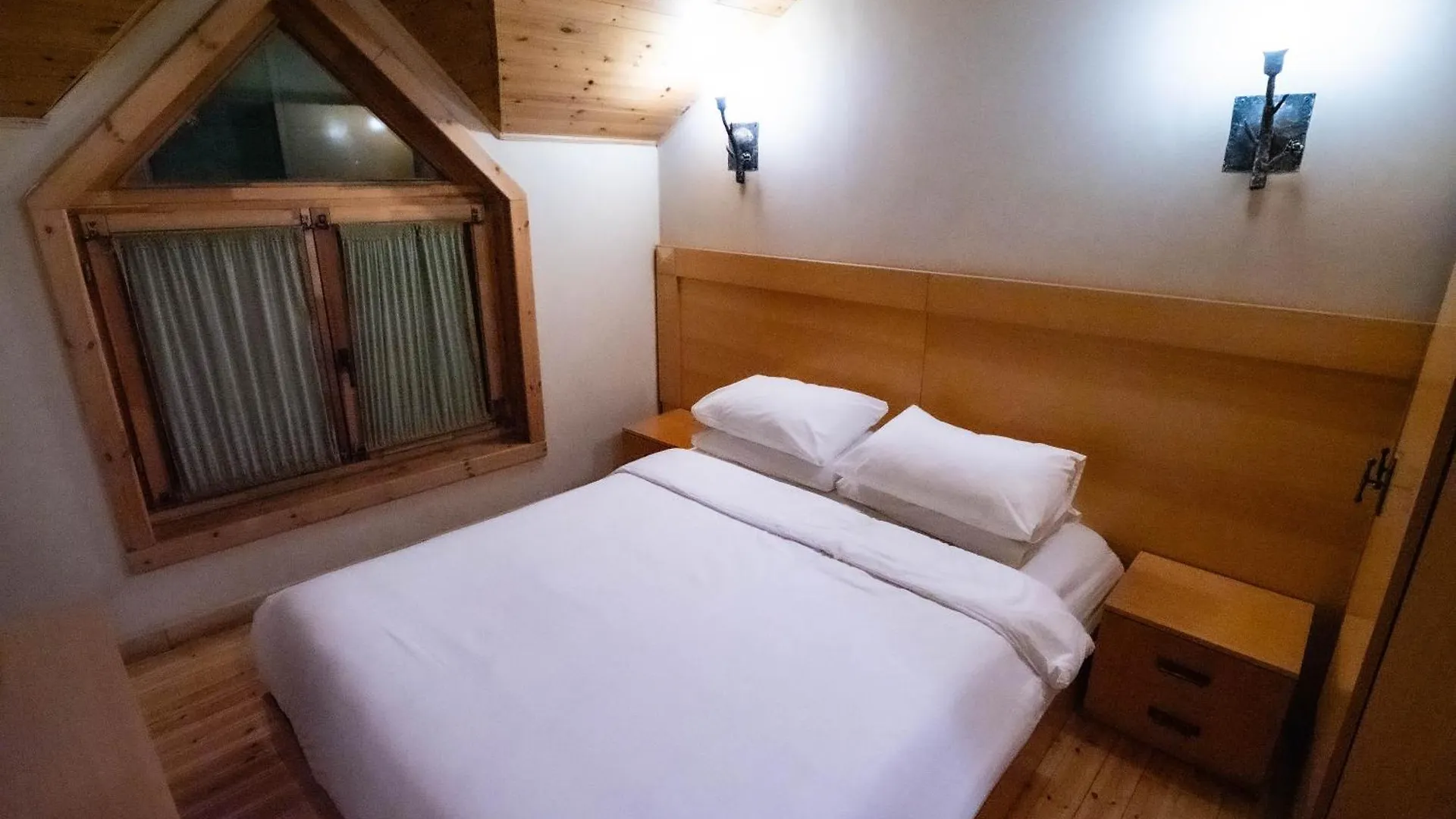 ****  Natyral Razma Resort Razëm Albánie