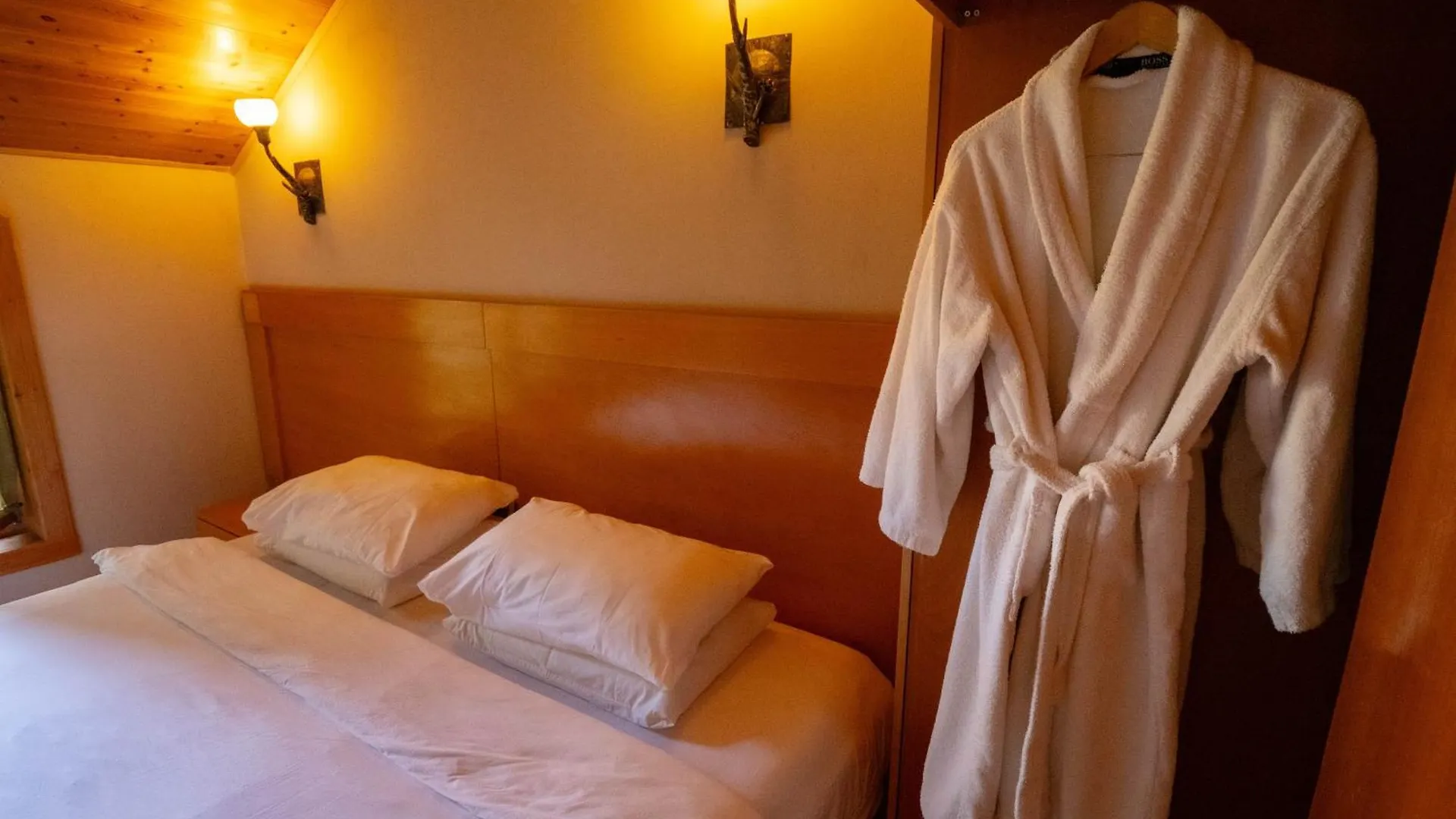 ****  Natyral Razma Resort Razëm Albánie
