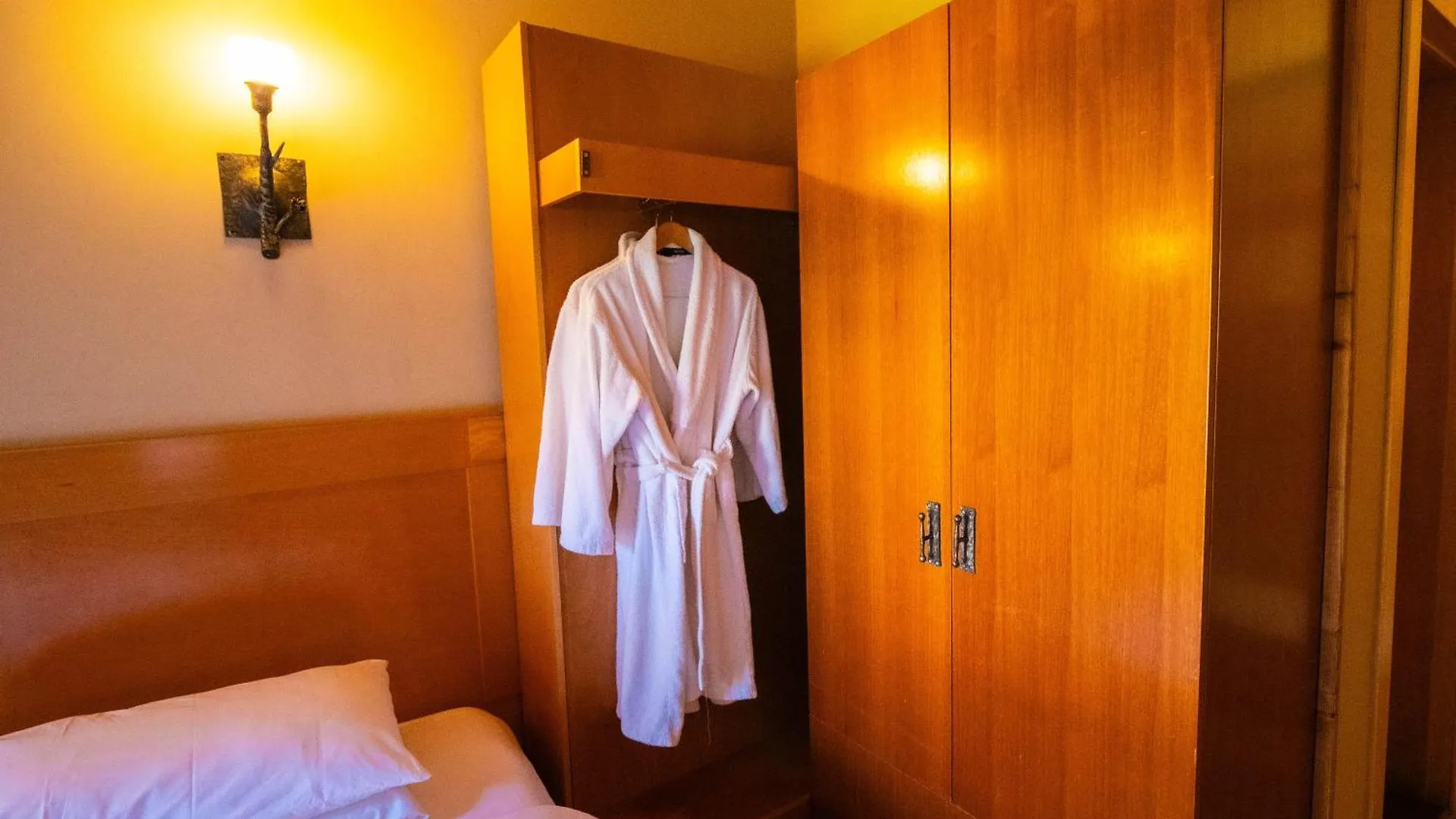 ****  Natyral Razma Resort Razëm Albánie